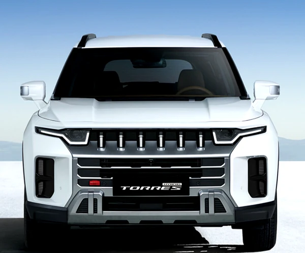 2027 KGM 토레스 정통 SUV 외관 전면부 및 버티컬 그릴 디자인